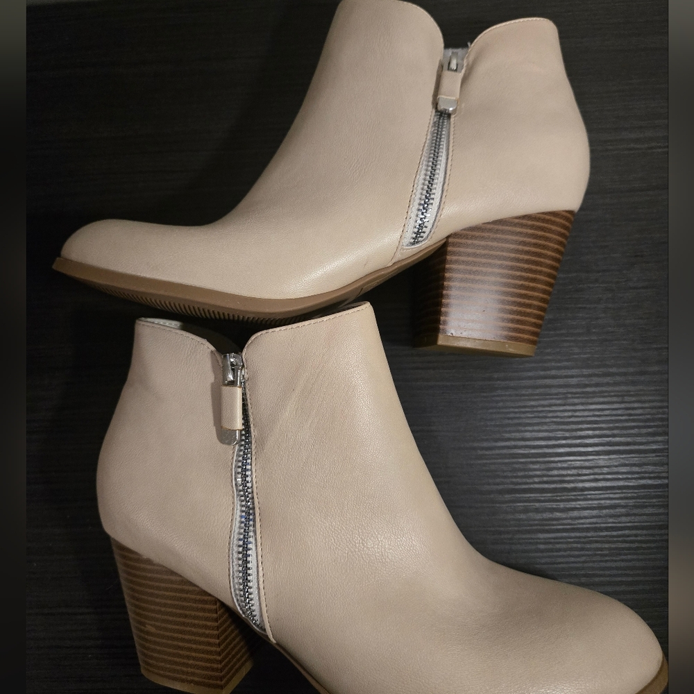 Style & Co Masrina Ankle Boots Ecru Cream Block Heel Size 9.5 NEW - Picture 2 of 7